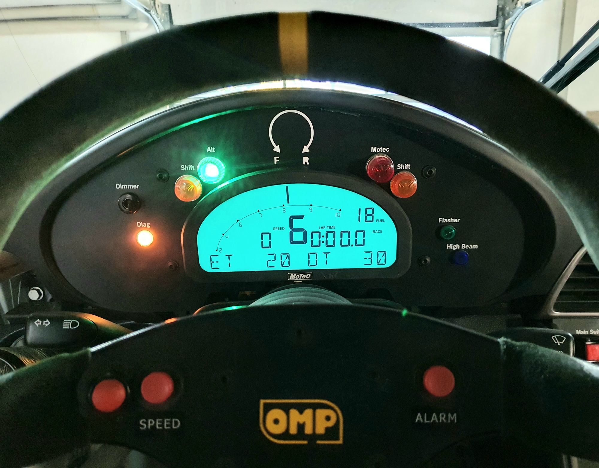Cockpit mit MoTeC-Datenlogger für Coaching und Datenanalyse bei RTM-Motorsport