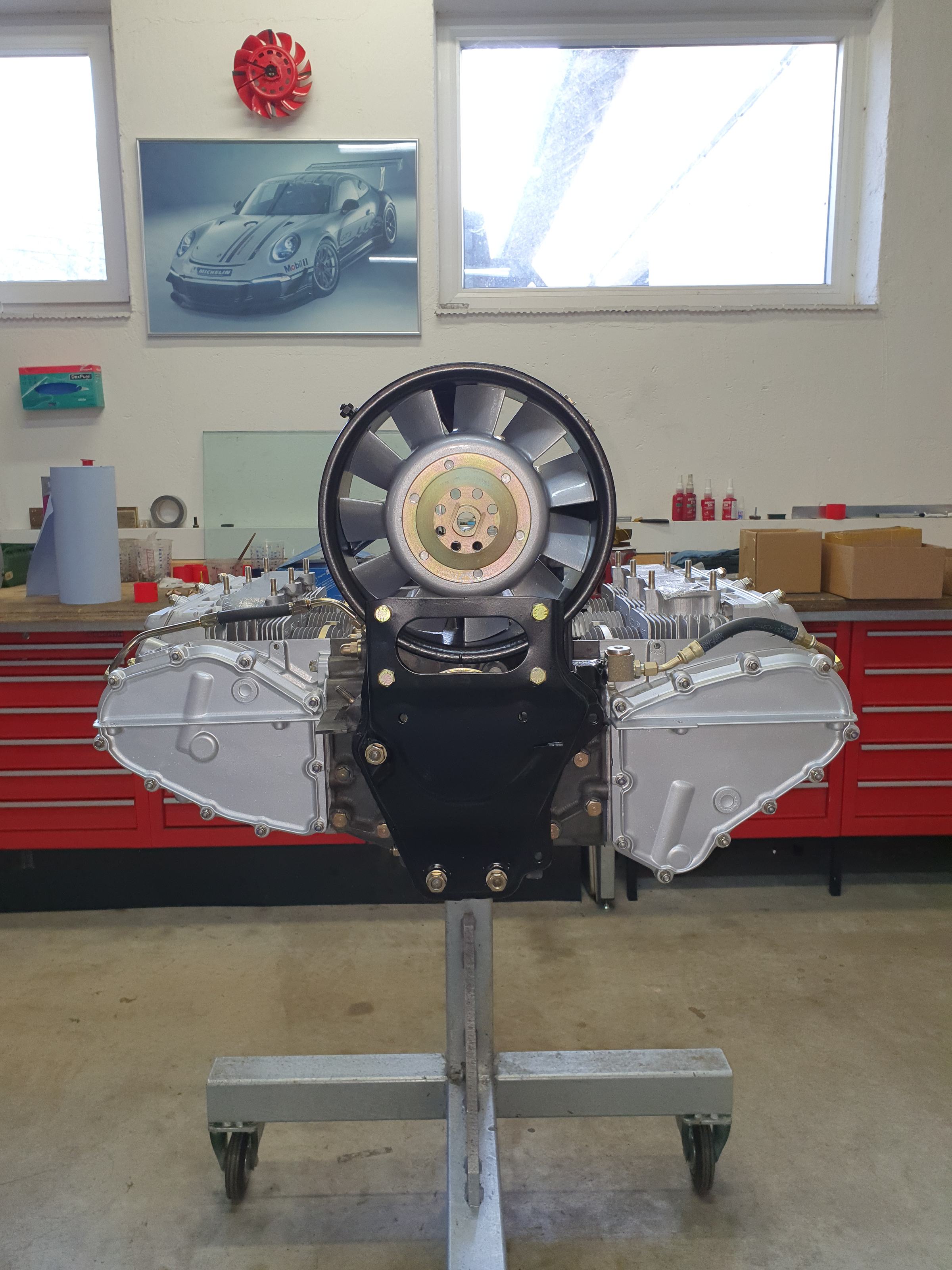 Aufgebauter Porsche Boxermotor bei RTM-Motorsport
