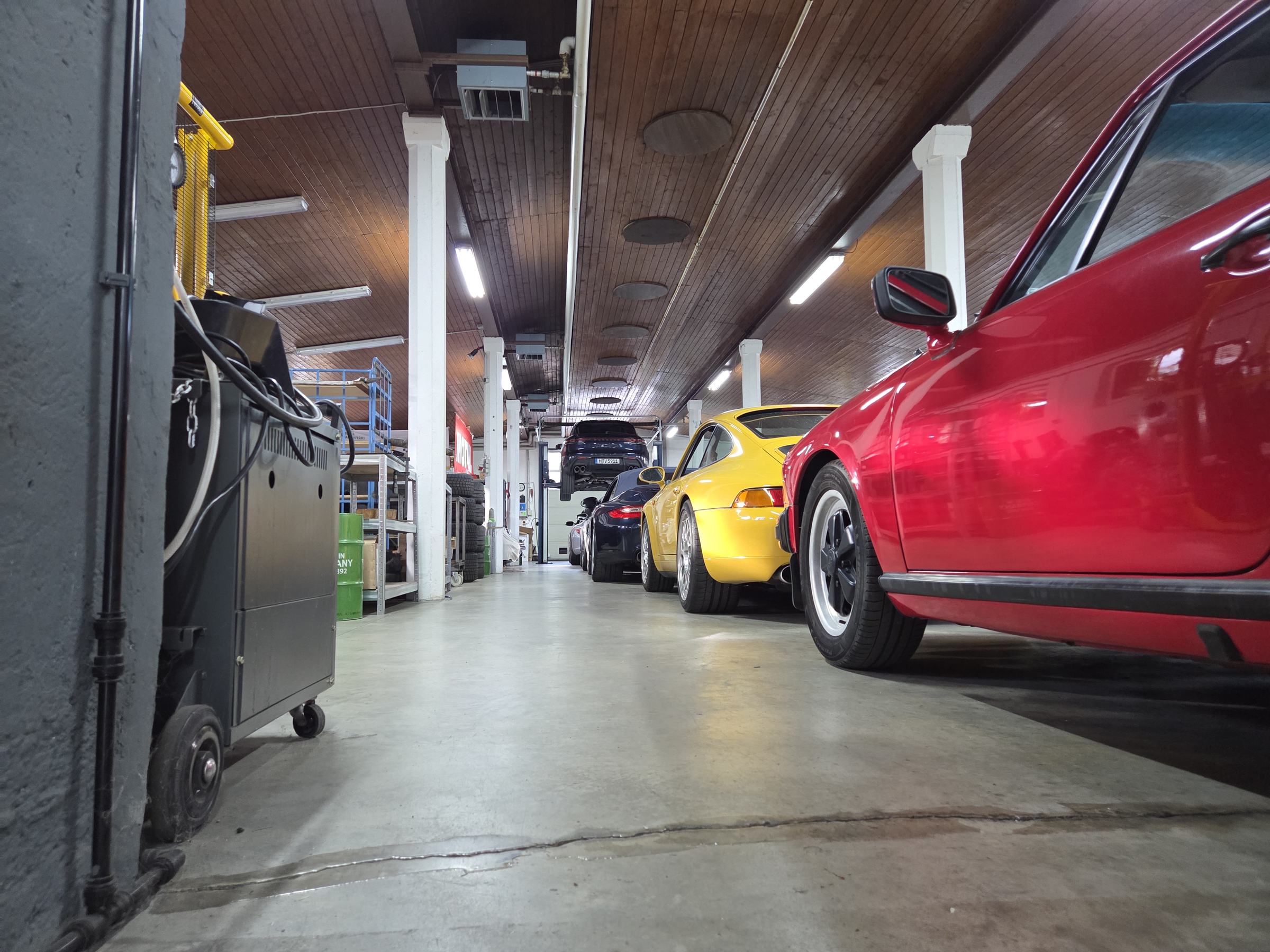 RTM-Motorsport Werkstatt, Blick durch die Werkstatthalle
